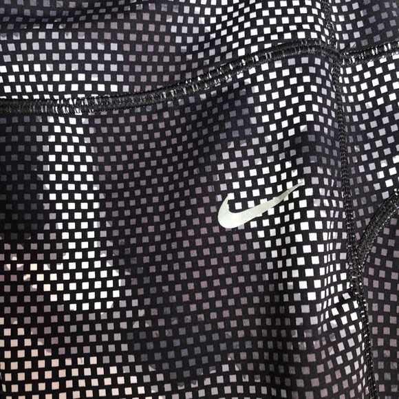 Nike high rise dry-fit leggings with mesh! - Picture 3 of 4